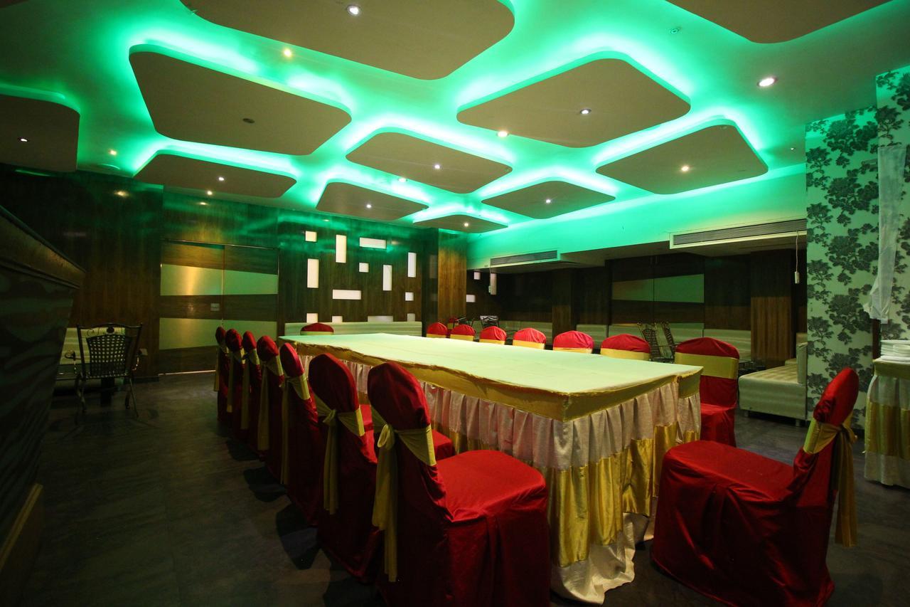 Oyo 8786 Hotel Maan Residency Ahmadábád Kültér fotó