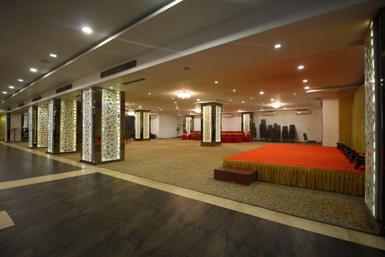 Oyo 8786 Hotel Maan Residency Ahmadábád Kültér fotó